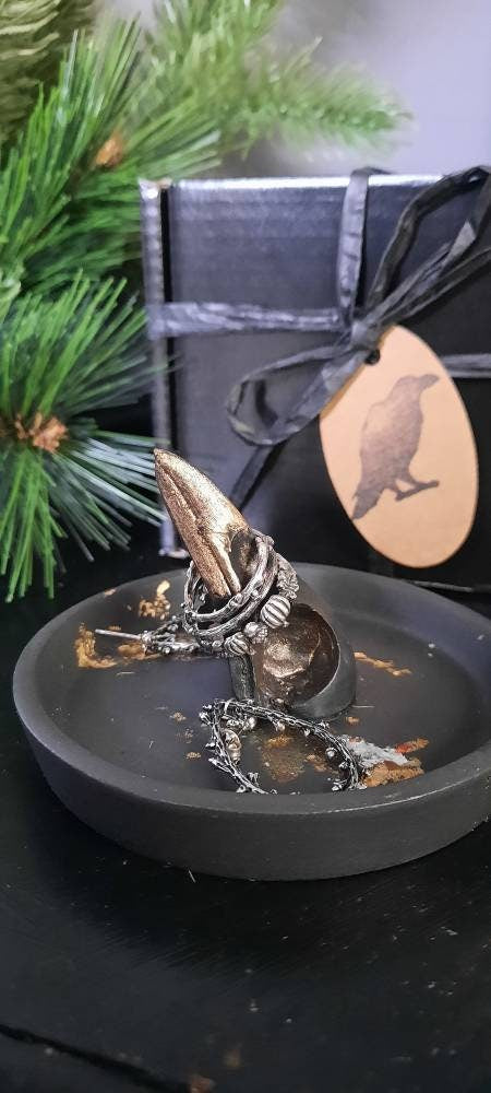 Gothic skull trinket dish with ring holder