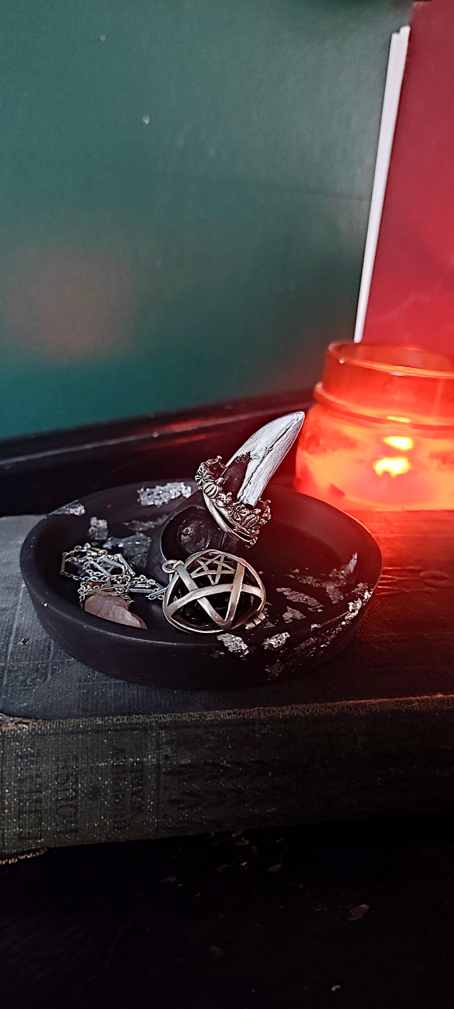 Gothic trinket dish with skull ring holder in silver