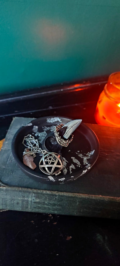 Gothic trinket dish with skull ring holder in silver