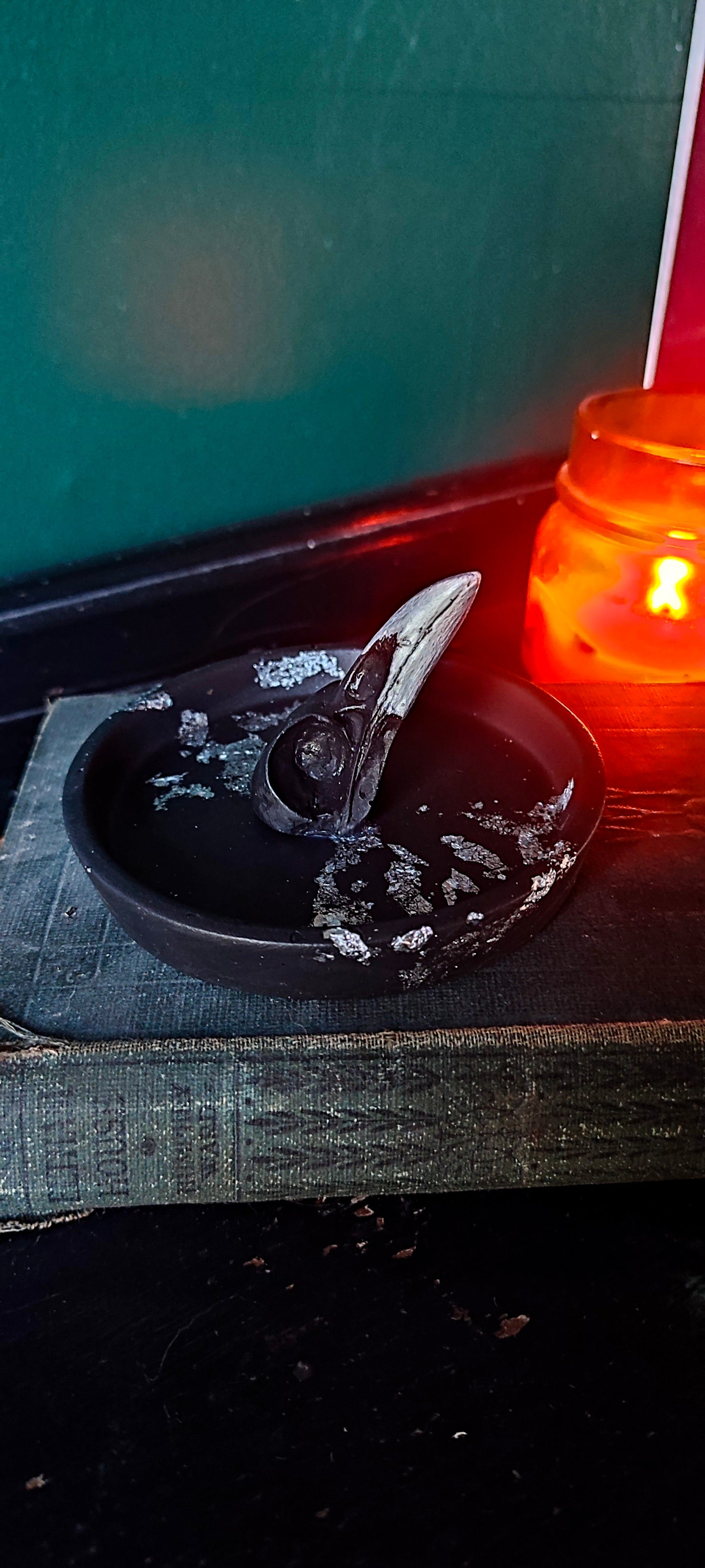 Gothic trinket dish with skull ring holder in silver