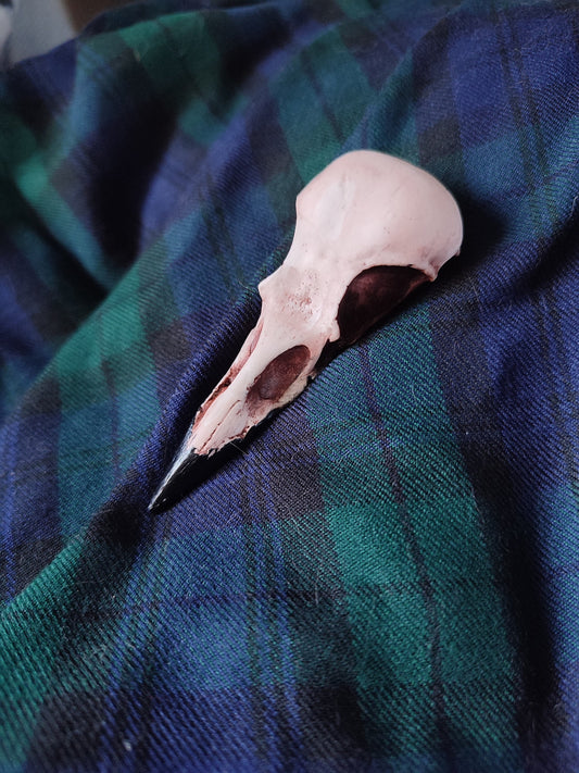 Large crow skull lapel pin